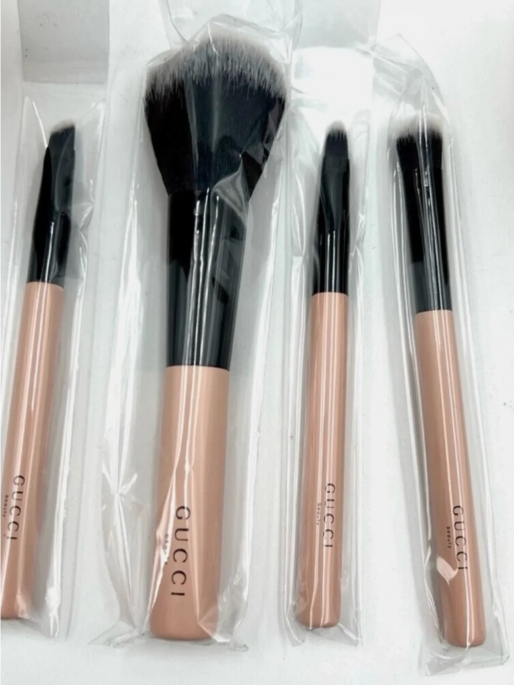 FLASH SALE🔥🔥NWT GUCCI BEAUTY BRUSH BUNDLE💗💗💗